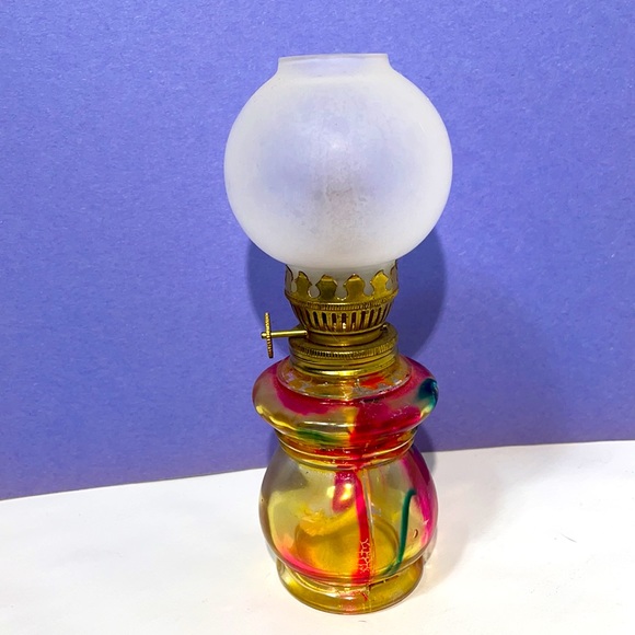 Vintage MCM 1950s Miniature Kerosene Oil Lamp "Bar" Lattern with Painted Glass! - Picture 5 of 9
